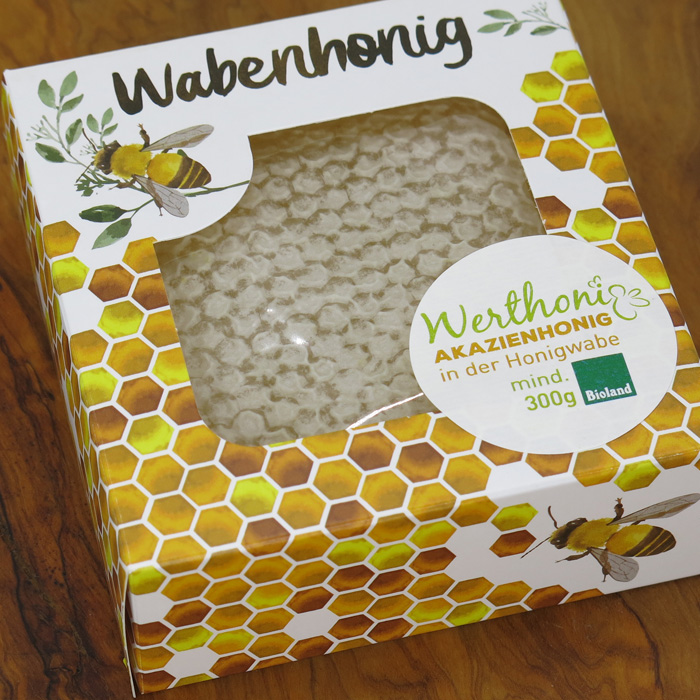 Akazien-Wabenhonig<sub>in der Naturwabe</sub> 2 Wabenhonig