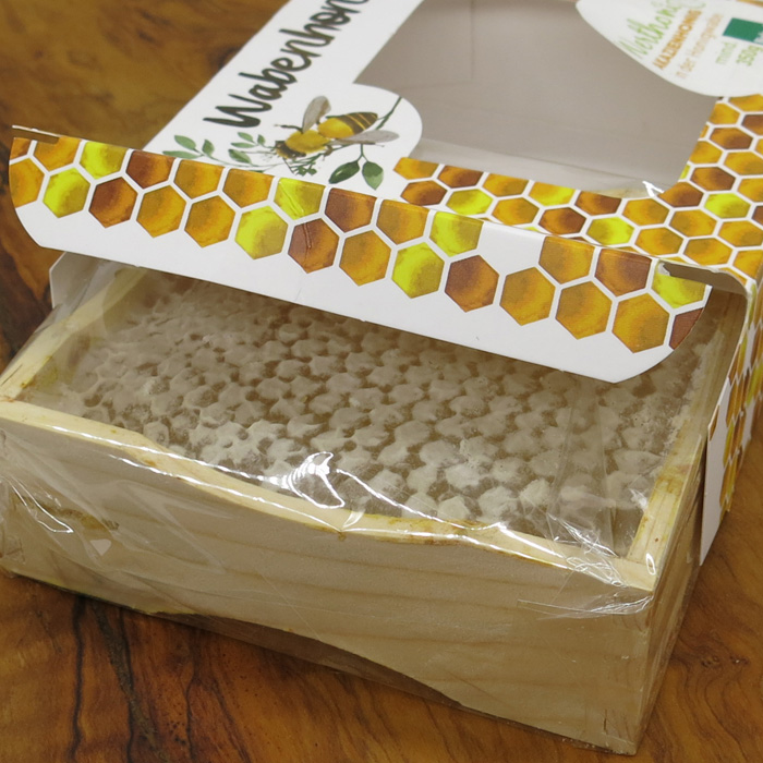 Akazien-Wabenhonig<sub>in der Naturwabe</sub> 3 Akazien-Wabenhonig<sub>in der Naturwabe</sub> – Bild 3